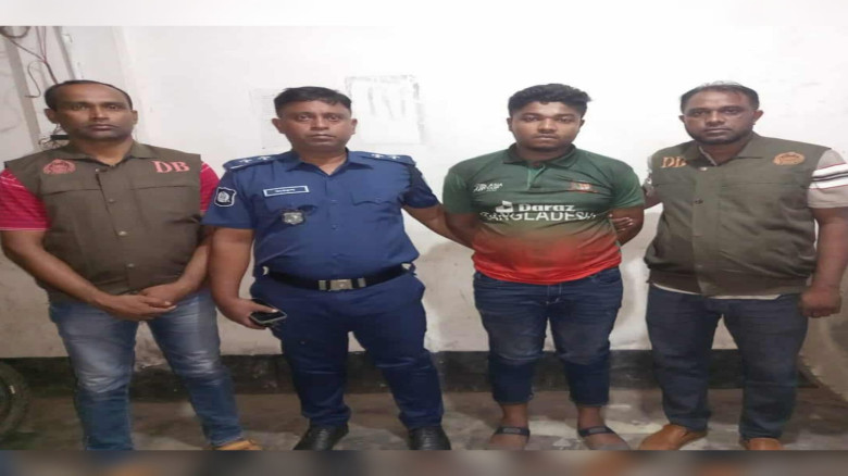 বগুড়ায় বাসের ভিতর কিশোরীকে ধর্ষণ চেষ্টা,